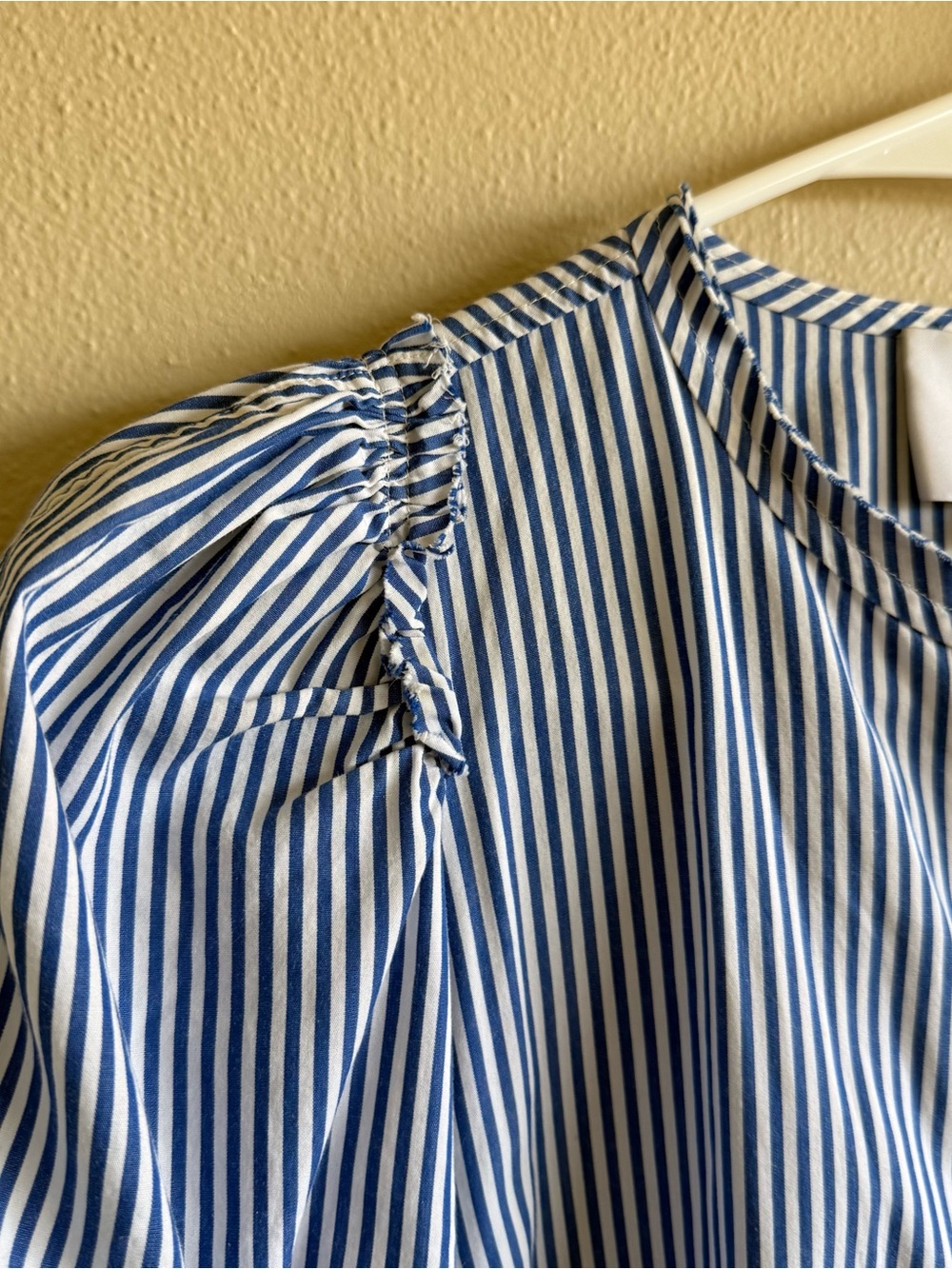G Label Striped Puff Ruffle Blouse - Picture 9 of 11